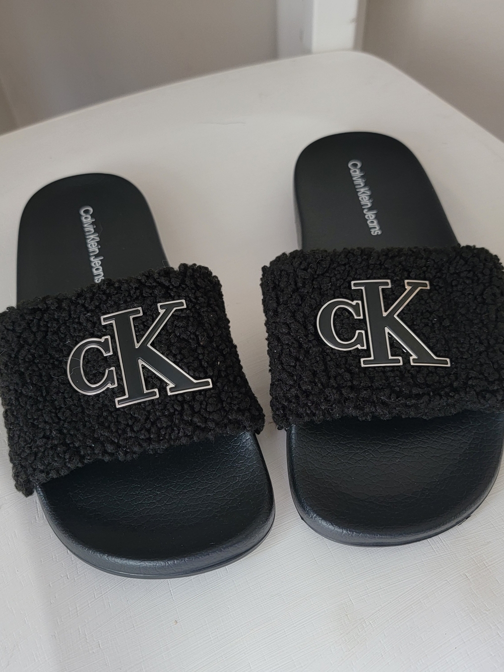 Calvin Klein Womens Size 7 Black Sherpa CK Logo Slide Sandals